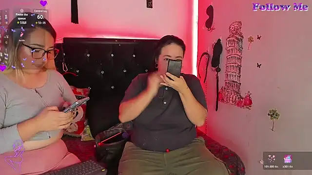 Snapshot of katieeandsharonn chatting on 03/06/26, 02:02 katieeandsharonn online show from 03/06/26, 02:02