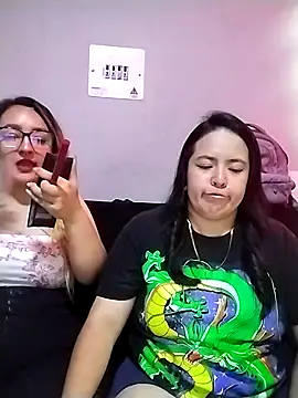 Snapshot of katieeandsharonn chatting on 03/24/26, 09:31 katieeandsharonn online show from 03/24/26, 09:31