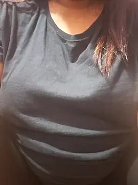 Snapshot of Hot-Anuska chatting on 01/06/26, 05:49 Hot-Anuska online show from 01/06/26, 05:49