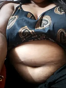 Snapshot of Hot-Anuska chatting on 01/13/26, 06:24 Hot-Anuska online show from 01/13/26, 06:24