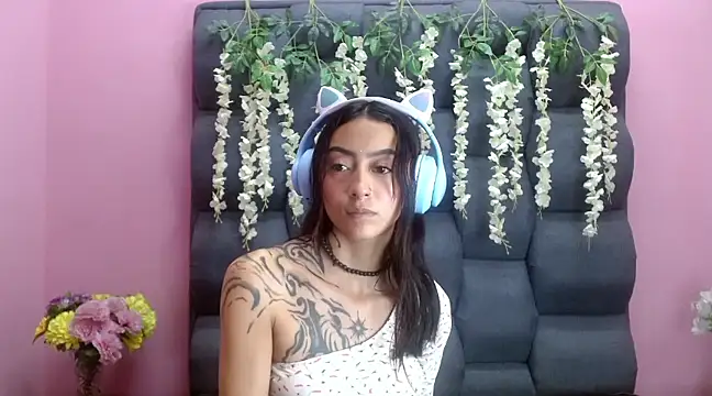 Miaa Thopmson online show from 03/04/25, 07:22