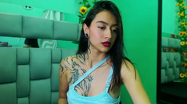 Miaa Thopmson online show from 03/11/25, 10:31