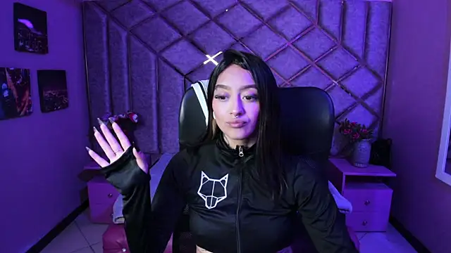 Miaa Thopmson online show from 12/17/25, 04:46