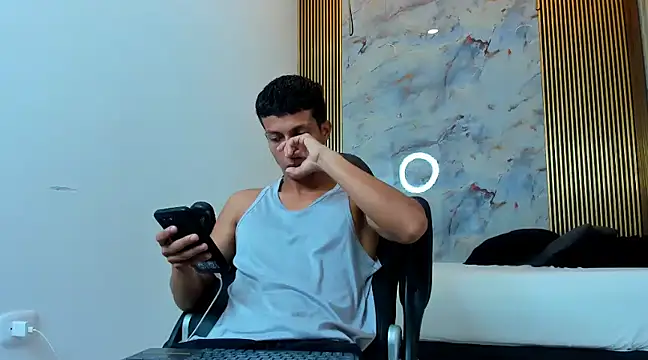 Snapshot of wolf_james123 chatting on 12/18/24, 11:56 wolf james123 online show from 12/18/24, 11:56