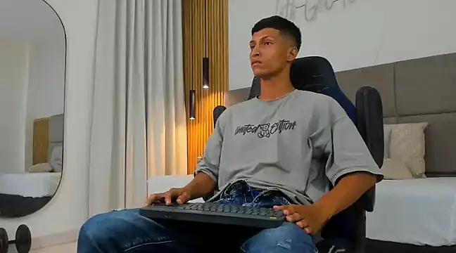 Snapshot of wolf_james123 chatting on 02/04/25, 02:39 wolf james123 online show from 02/04/25, 02:39