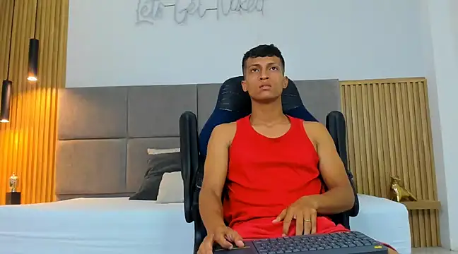 Snapshot of wolf_james123 chatting on 02/05/25, 03:02 wolf james123 online show from 02/05/25, 03:02