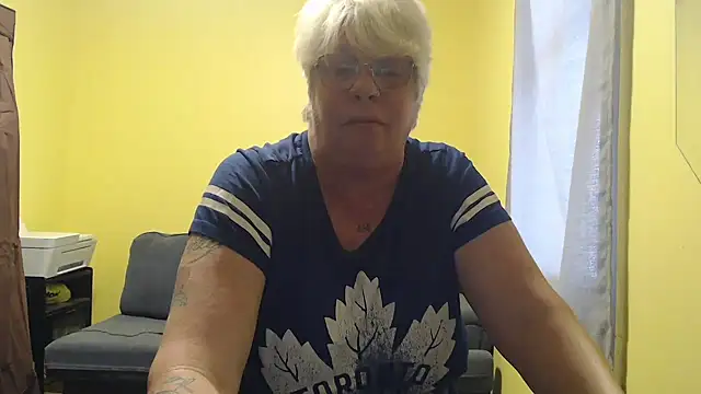 canadiancougar1965 online show from 11/30/25, 03:49