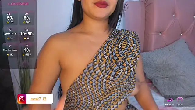 Snapshot of shara_queen1 chatting on 01/08/26, 08:33 shara queen1 online show from 01/08/26, 08:33