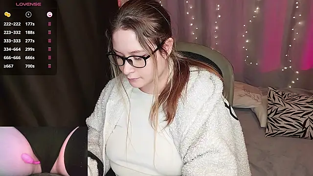 Snapshot of sophie__lee chatting on 01/16/26, 02:48 sophie lee online show from 01/16/26, 02:48