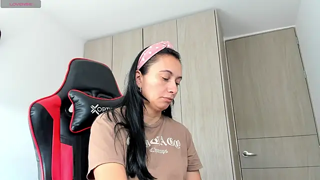 gracekelly12 online show from 11/25/25, 01:00