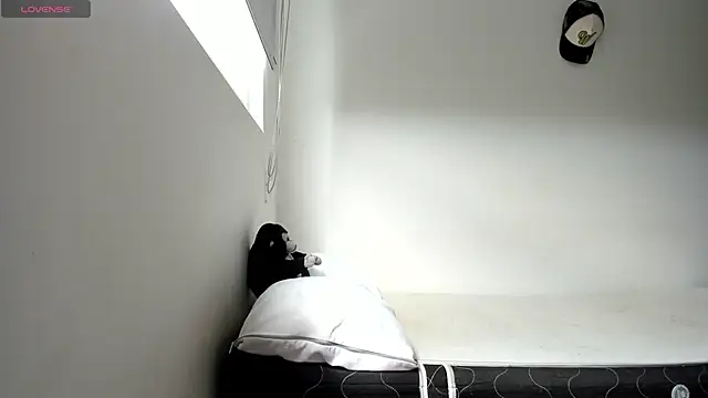 gracekelly12 online show from 11/28/25, 02:42