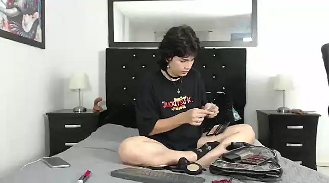 Snapshot of Caitlynwheler chatting on 12/24/24, 02:43 Caitlynwheler online show from 12/24/24, 02:43