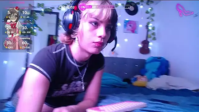 Snapshot of Caitlynwheler chatting on 03/10/25, 10:45 Caitlynwheler online show from 03/10/25, 10:45