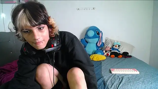 Snapshot of Caitlynwheler chatting on 03/12/25, 11:54 Caitlynwheler online show from 03/12/25, 11:54