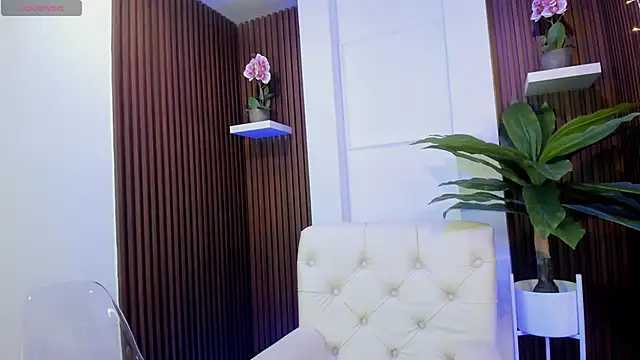 Snapshot of CattleyaScaly chatting on 12/17/24, 07:48 CattleyaScaly online show from 12/17/24, 07:48