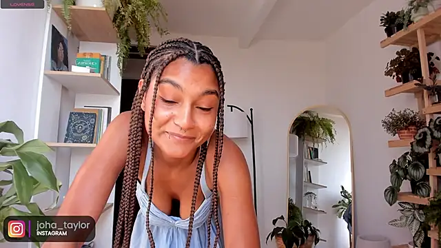 Snapshot of Johaphyton chatting on 01/12/25, 01:37 Johaphyton online show from 01/12/25, 01:37