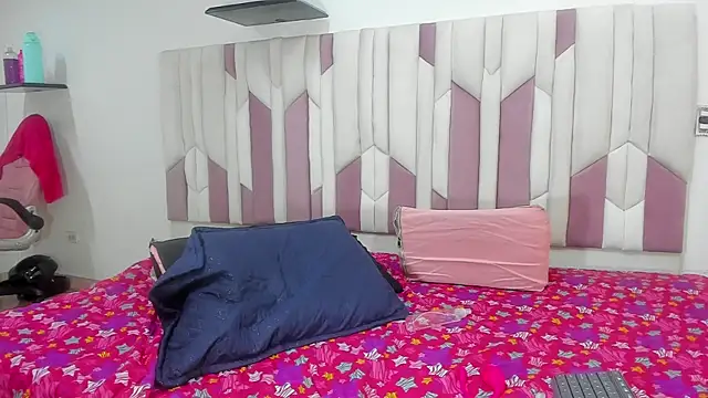 mia stanfort online show from 03/12/25, 07:17