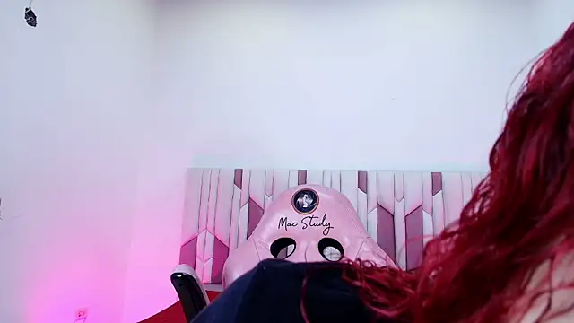 mia stanfort online show from 09/17/25, 07:15