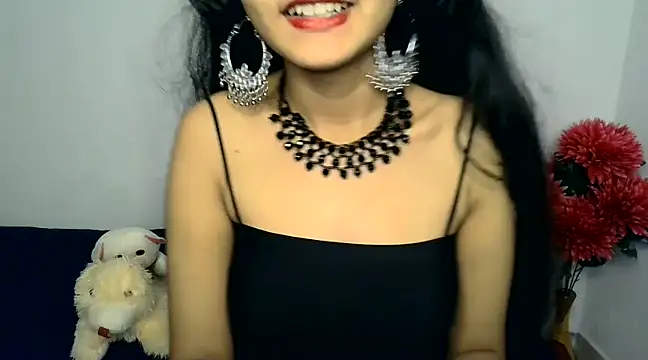 Snapshot of SUZY_FROMUS chatting on 12/08/24, 12:08 SUZY FROMUS online show from 12/08/24, 12:08