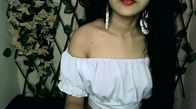 Snapshot of SUZY_FROMUS chatting on 02/02/25, 06:53 SUZY FROMUS online show from 02/02/25, 06:53