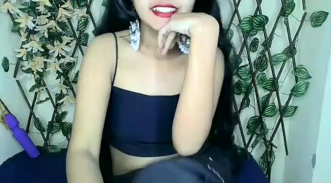 Snapshot of SUZY_FROMUS chatting on 02/06/25, 08:13 SUZY FROMUS online show from 02/06/25, 08:13