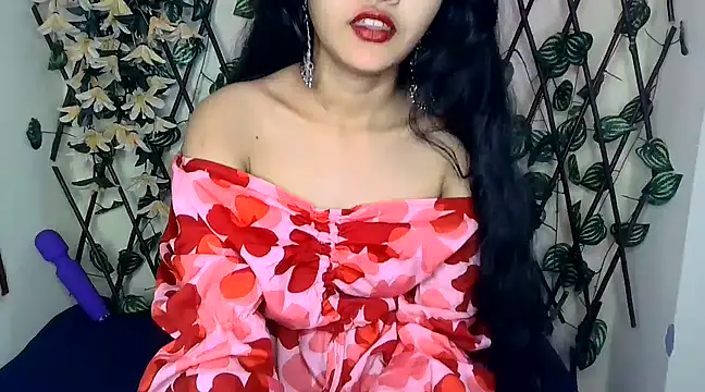 Snapshot of SUZY_FROMUS chatting on 02/07/25, 08:42 SUZY FROMUS online show from 02/07/25, 08:42