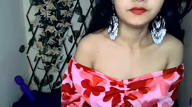 Snapshot of SUZY_FROMUS chatting on 02/15/25, 07:17 SUZY FROMUS online show from 02/15/25, 07:17