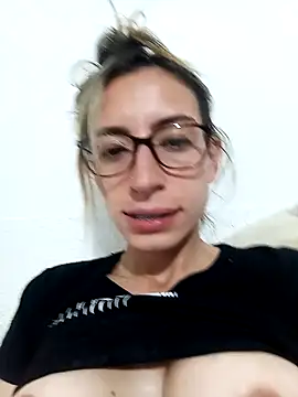 Snapshot of Melinaa-sex chatting on 12/20/24, 02:41 Melinaa-sex online show from 12/20/24, 02:41