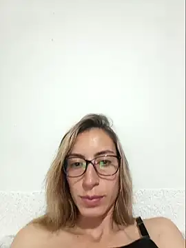 Snapshot of Melinaa-sex chatting on 12/28/24, 10:34 Melinaa-sex online show from 12/28/24, 10:34