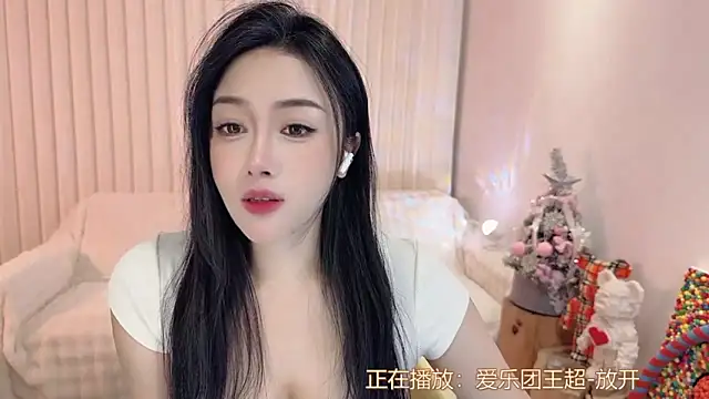 Snapshot of K-moumou chatting on 01/04/25, 03:28 K-moumou online show from 01/04/25, 03:28