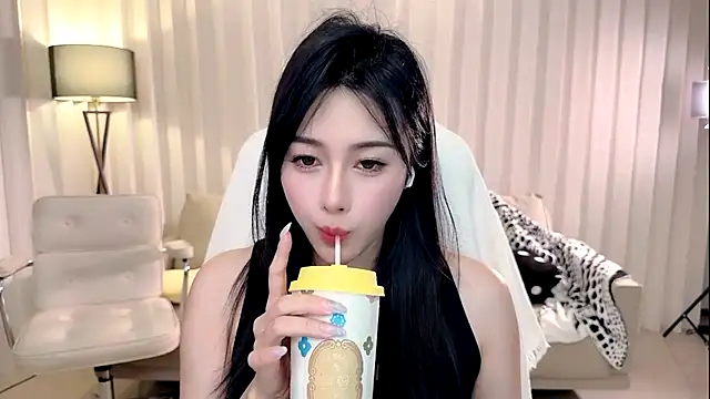 Snapshot of K-moumou chatting on 09/26/25, 03:27 K-moumou online show from 09/26/25, 03:27