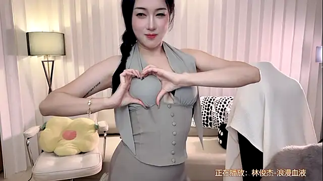 Snapshot of K-moumou chatting on 10/10/25, 03:33 K-moumou online show from 10/10/25, 03:33