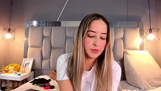 Snapshot of AliceSteel12 chatting on 01/25/25, 03:30 AliceSteel12 online show from 01/25/25, 03:30