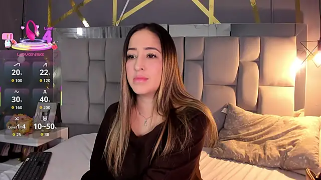 Snapshot of AliceSteel12 chatting on 09/21/25, 10:33 AliceSteel12 online show from 09/21/25, 10:33