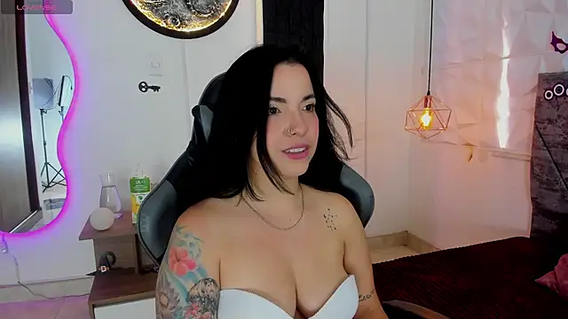 Snapshot of tatiana_sc chatting on 10/29/25, 03:36 tatiana sc online show from 10/29/25, 03:36