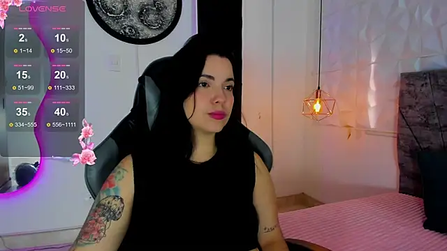 Snapshot of tatiana_sc chatting on 11/04/25, 01:32 tatiana sc online show from 11/04/25, 01:32