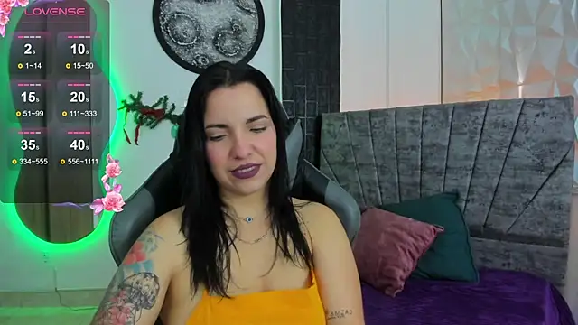 Snapshot of tatiana_sc chatting on 11/22/25, 12:26 tatiana sc online show from 11/22/25, 12:26