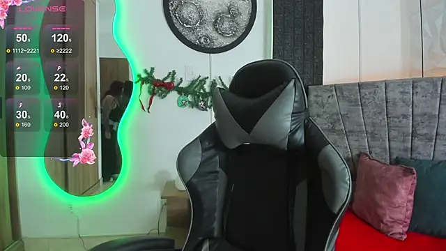 Snapshot of tatiana_sc chatting on 11/29/25, 12:19 tatiana sc online show from 11/29/25, 12:19