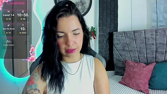 Snapshot of tatiana_sc chatting on 11/30/25, 12:31 tatiana sc online show from 11/30/25, 12:31