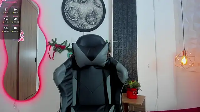 Snapshot of tatiana_sc chatting on 12/22/25, 01:30 tatiana sc online show from 12/22/25, 01:30