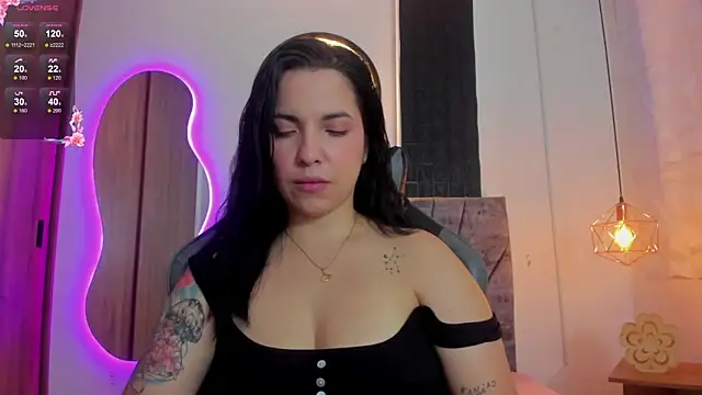 Snapshot of tatiana_sc chatting on 01/14/26, 01:28 tatiana sc online show from 01/14/26, 01:28