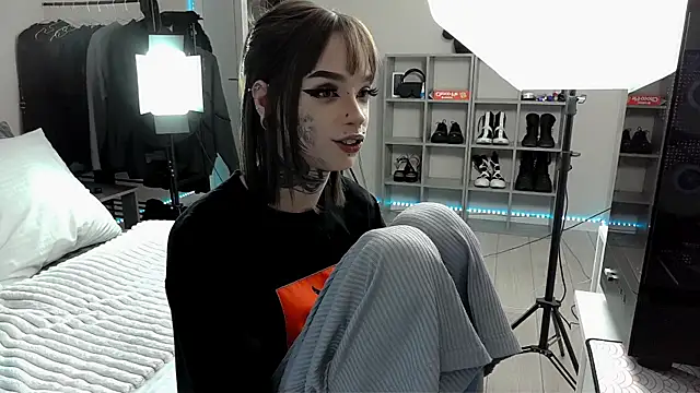 Tanya M online show from 02/02/25, 02:13