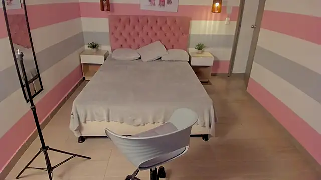 Snapshot of Carol_Pinter chatting on 12/30/24, 12:42 Carol Pinter online show from 12/30/24, 12:42