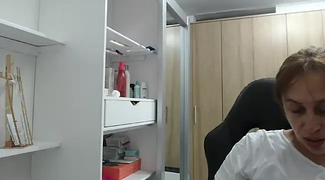 Snapshot of RoxanaLove9 chatting on 01/11/25, 12:55 RoxanaLove9 online show from 01/11/25, 12:55