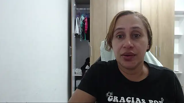 Snapshot of RoxanaLove9 chatting on 10/12/25, 11:59 RoxanaLove9 online show from 10/12/25, 11:59