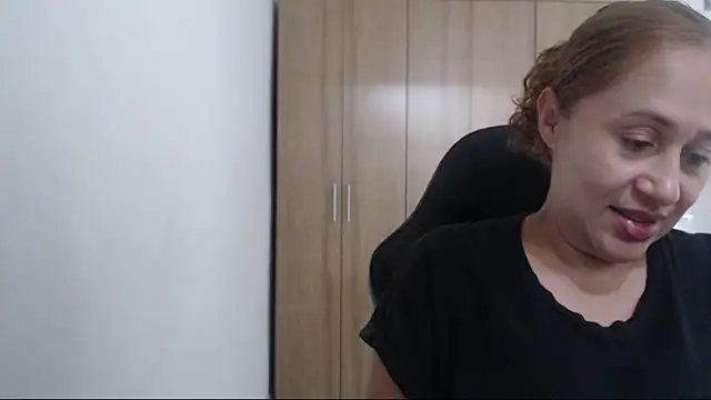 RoxanaLove9 online show from 05/16/26, 05:34