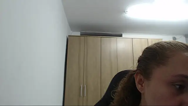 RoxanaLove9 online show from 06/08/26, 01:28