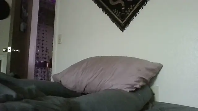 Snapshot of Prettypixie113 chatting on 10/22/25, 06:18 Prettypixie113 online show from 10/22/25, 06:18