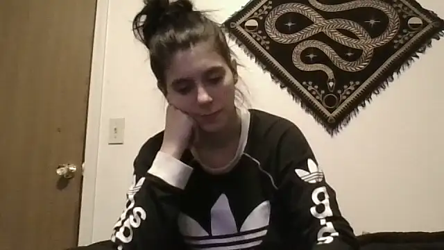 Snapshot of Prettypixie113 chatting on 10/28/25, 02:42 Prettypixie113 online show from 10/28/25, 02:42