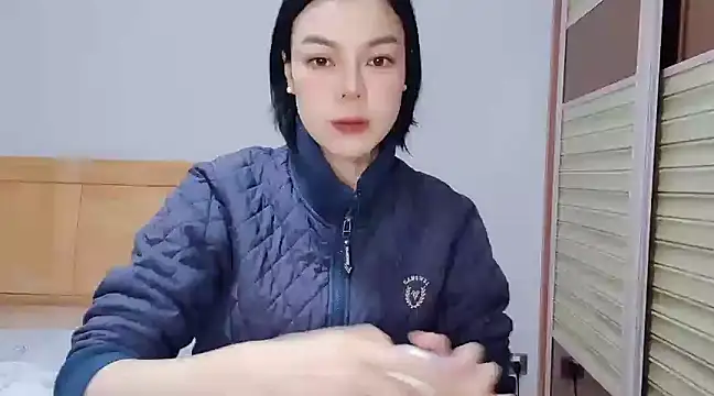 Snapshot of Linda-LL chatting on 01/18/25, 01:19 Linda-LL online show from 01/18/25, 01:19
